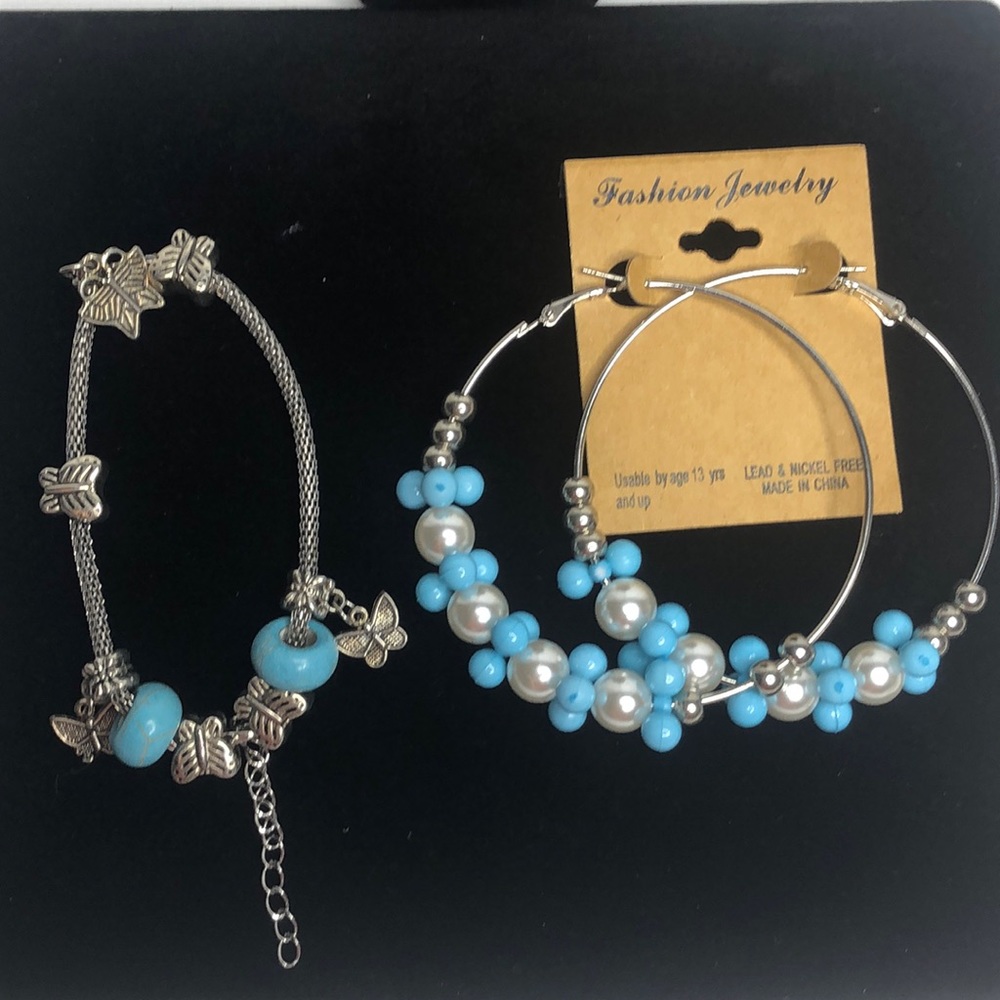 New Earrings and Bracelet 5/$20❤️